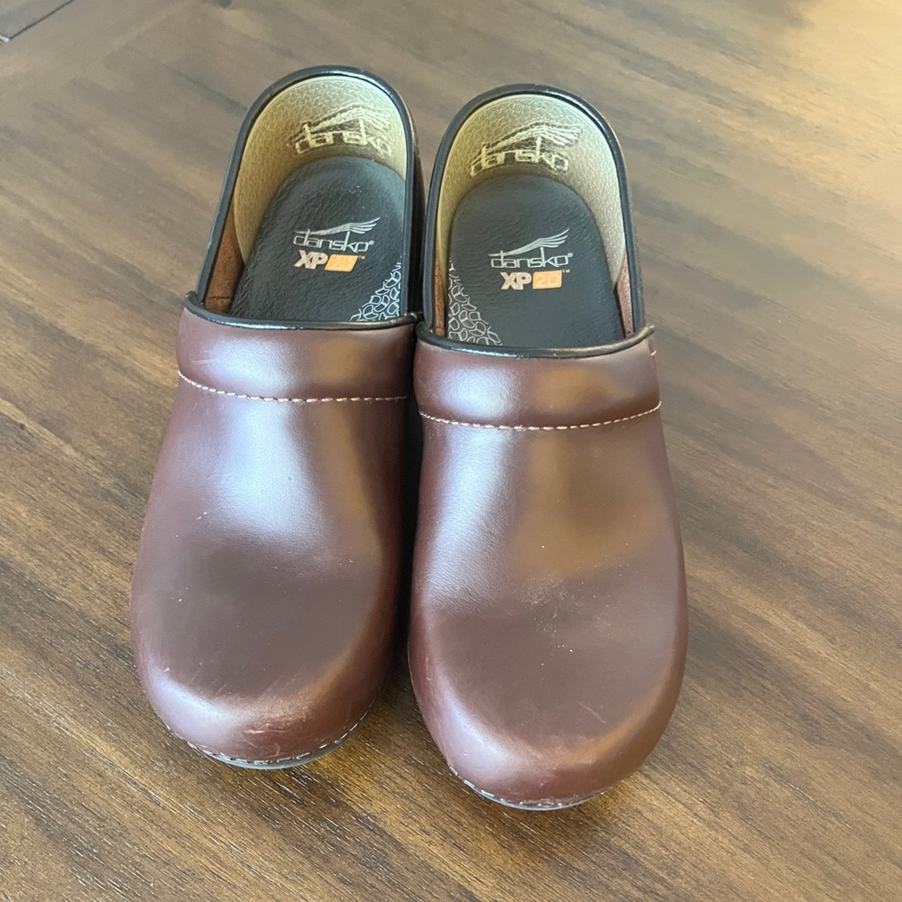 Dansko XP 2.0 Brown Leather Clogs – Size EU 37 (Women's US 6.5-7)
